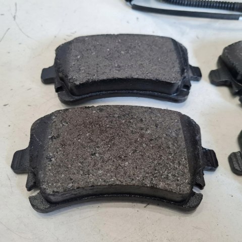 AUDI A4 B7 A6 C5 C6 KLOCKI HAMULCOWE KPL DELPHI LP1860 AUDI A4 B7 A6 C5 C6 KLOCKI HAMULCOWE KPL DELPHI LP1860