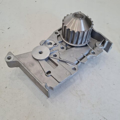 DACIA DOKKER DUSTER LOGAN 1.6 16V POMPA WODY BGA CP3282