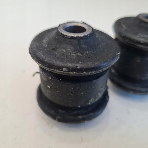 OPEL CORSA B TIGRA TULEJA SILENTBLOCK WAHACZA KPL 1740 OPEL CORSA B TIGRA TULEJA SILENTBLOCK WAHACZA KPL 1740