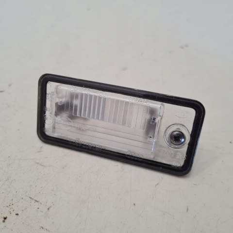 AUDI A3 8P A4 B6 B7 A6 C6 LAMPKA TABLICY REJESTRACYJNEJ 8E0807430A AUDI A3 8P A4 B6 B7 A6 C6 LAMPKA TABLICY REJESTRACYJNEJ 8E0807430A