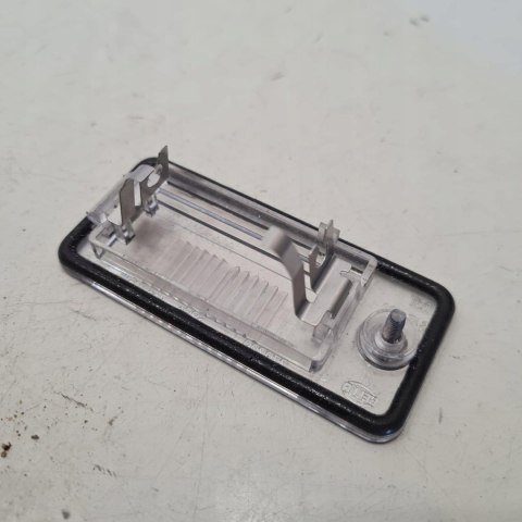 AUDI A3 8P A4 B6 B7 A6 C6 LAMPKA TABLICY REJESTRACYJNEJ 8E0807430A AUDI A3 8P A4 B6 B7 A6 C6 LAMPKA TABLICY REJESTRACYJNEJ 8E0807430A