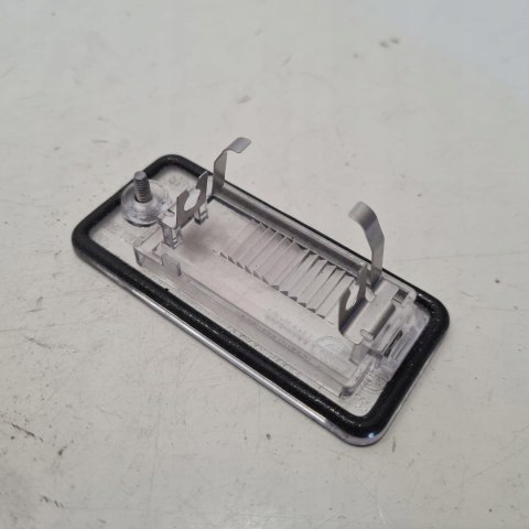 AUDI A3 8P A4 B6 B7 A6 C6 LAMPKA TABLICY REJESTRACYJNEJ 8E0807430A AUDI A3 8P A4 B6 B7 A6 C6 LAMPKA TABLICY REJESTRACYJNEJ 8E0807430A