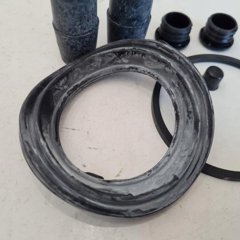 VW TRANSPORTER T4 ZESTAW NAPRAWCZY ZACISKU HAMULCOWEGO AUTOFREN D4099