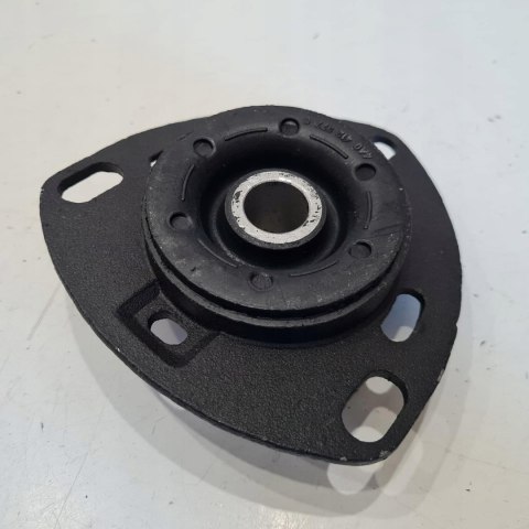 AUDI A4 B5 A6 C5 1.9 TDI MOCOWANIE AMORTYZATORA PRZÓD 30674 AUDI A4 B5 A6 C5 1.9 TDI MOCOWANIE AMORTYZATORA PRZÓD 30674