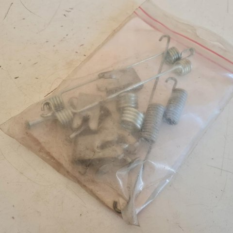 FORD MONDEO I II ZESTAW MONTAŻOWY SZCZĘK HAMULCOWYCH QUICK BRAKE 0732 FORD MONDEO I II ZESTAW MONTAŻOWY SZCZĘK HAMULCOWYCH QUICK BRAKE 0732