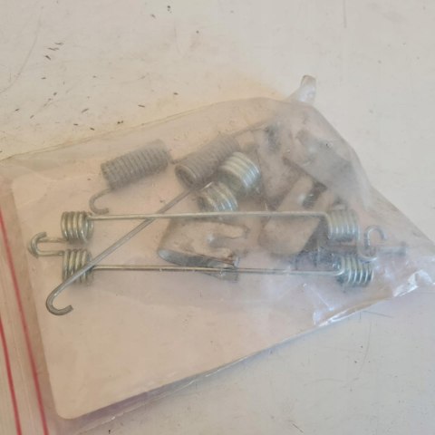 FORD MONDEO I II ZESTAW MONTAŻOWY SZCZĘK HAMULCOWYCH QUICK BRAKE 0732 FORD MONDEO I II ZESTAW MONTAŻOWY SZCZĘK HAMULCOWYCH QUICK BRAKE 0732