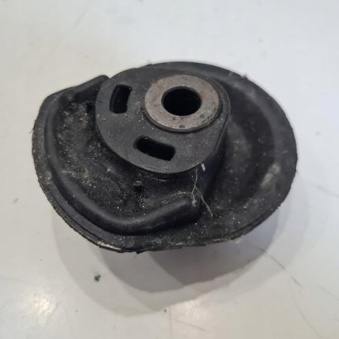 VOLKSWAGEN GOLF III VENTO TULEJA TYLNEJ BELKI 32208