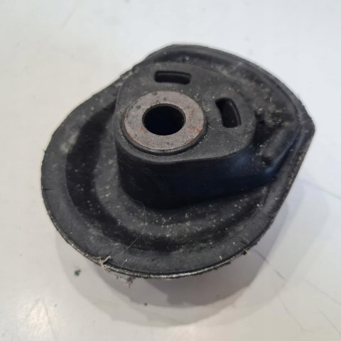 VOLKSWAGEN GOLF III VENTO TULEJA TYLNEJ BELKI 32208