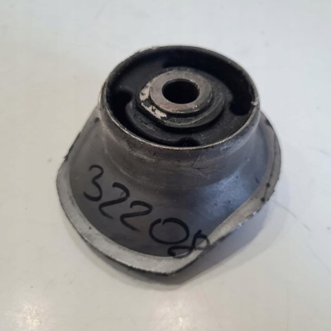 VOLKSWAGEN GOLF III VENTO TULEJA TYLNEJ BELKI 32208