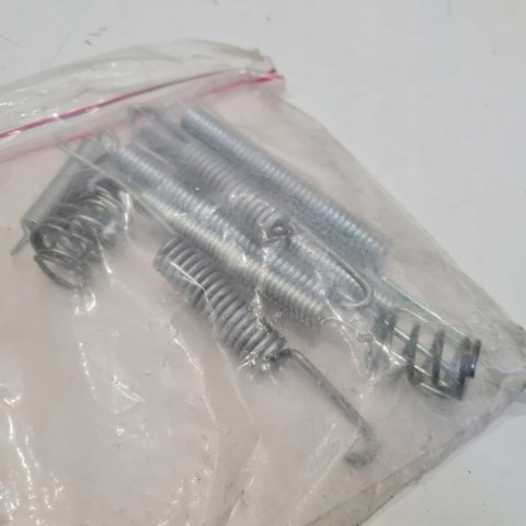 AUDI 80 100 ZESTAW MONTAŻOWY SZCZĘK HAMULCOWYCH QUICK BRAKE 0681 AUDI 80 100 ZESTAW MONTAŻOWY SZCZĘK HAMULCOWYCH QUICK BRAKE 0681