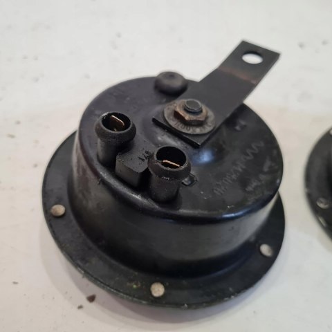 MERCEDES W126 R107 SYGNAŁ DŹWIĘKOWY KLAKSON KPL MERCEDES W126 R107 SYGNAŁ DŹWIĘKOWY KLAKSON KPL