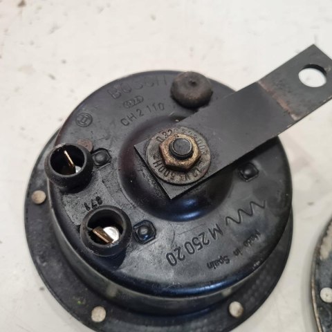 MERCEDES W126 R107 SYGNAŁ DŹWIĘKOWY KLAKSON KPL MERCEDES W126 R107 SYGNAŁ DŹWIĘKOWY KLAKSON KPL
