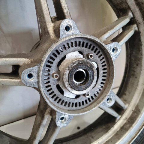 SUZUKI AN 650 BURGMAN 02-12 KOŁO FELGA PRZÓD PRZEDNIE SUZUKI AN 650 BURGMAN 02-12 KOŁO FELGA PRZÓD PRZEDNIE
