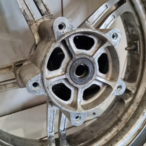 SUZUKI AN 650 BURGMAN 02-12 KOŁO FELGA PRZÓD PRZEDNIE SUZUKI AN 650 BURGMAN 02-12 KOŁO FELGA PRZÓD PRZEDNIE