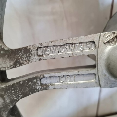SUZUKI AN 650 BURGMAN 02-12 KOŁO FELGA PRZÓD PRZEDNIE SUZUKI AN 650 BURGMAN 02-12 KOŁO FELGA PRZÓD PRZEDNIE