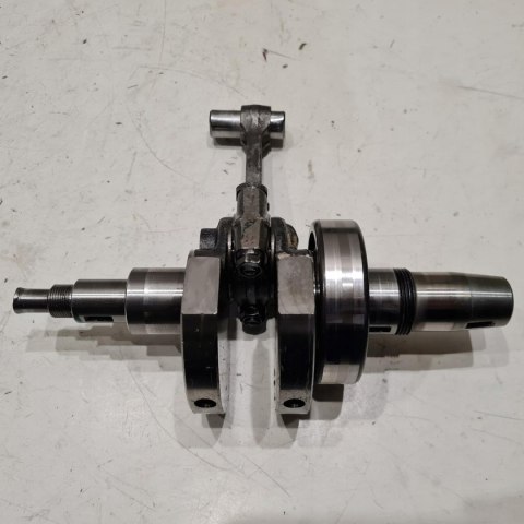 KTM DUKE 125 RC WAŁ KORBOWY KORBOWÓD KOMPLET KTM DUKE 125 RC WAŁ KORBOWY KORBOWÓD KOMPLET