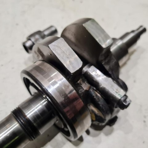 KTM DUKE 125 RC WAŁ KORBOWY KORBOWÓD KOMPLET KTM DUKE 125 RC WAŁ KORBOWY KORBOWÓD KOMPLET