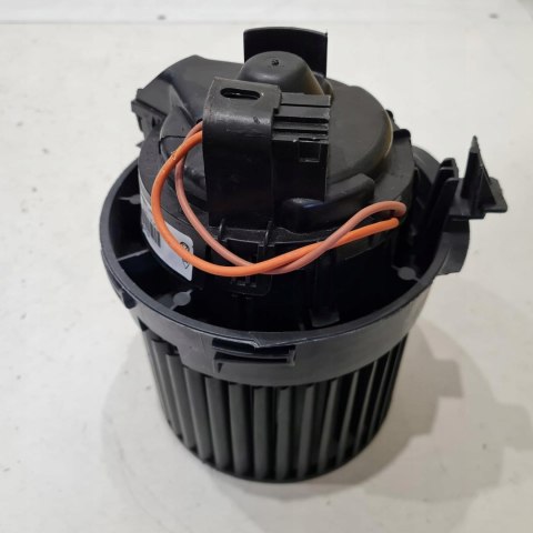 RENAULT CLIO IV WENTYLATOR DMUCHAWA NAWIEWU T1029527H