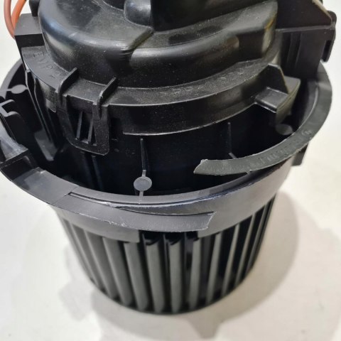 RENAULT CLIO IV WENTYLATOR DMUCHAWA NAWIEWU T1029527H