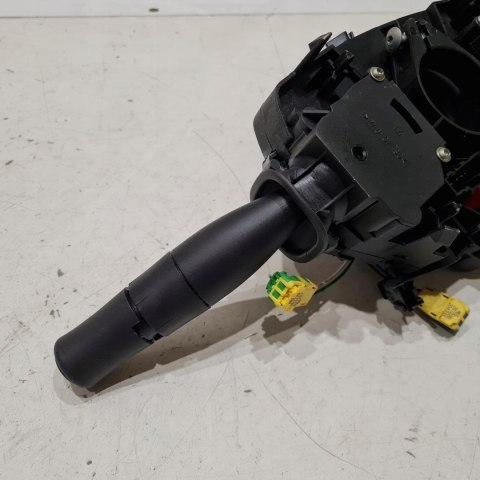 RENAULT MEGANE II PRZEŁĄCZNIK ZESPOLONY PAJĄK 820021646212 RENAULT MEGANE II PRZEŁĄCZNIK ZESPOLONY PAJĄK 820021646212
