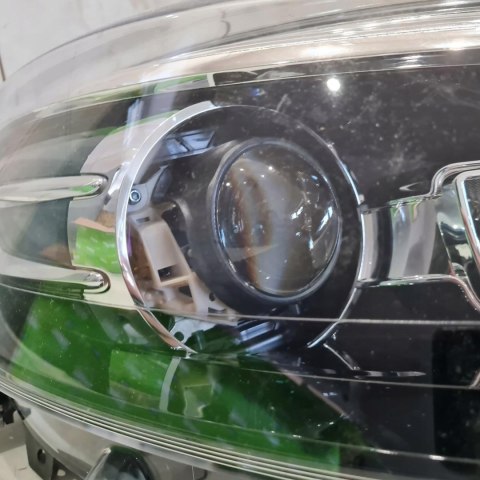 RENAULT SCENIC III LAMPA REFLEKTOR PRAWY VALEO 044768 RENAULT SCENIC III LAMPA REFLEKTOR PRAWY VALEO 044768