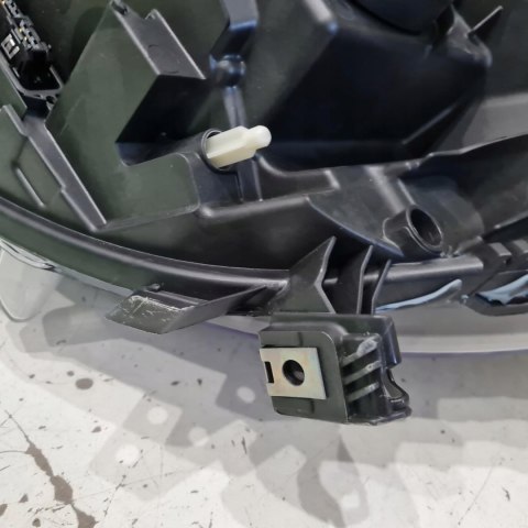 RENAULT SCENIC III LAMPA REFLEKTOR PRAWY VALEO 044768 RENAULT SCENIC III LAMPA REFLEKTOR PRAWY VALEO 044768