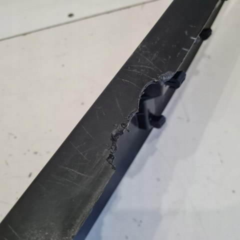 RENAULT TRAFIC III LISTWA DRZWI PRAWY PRZÓD 808213720R