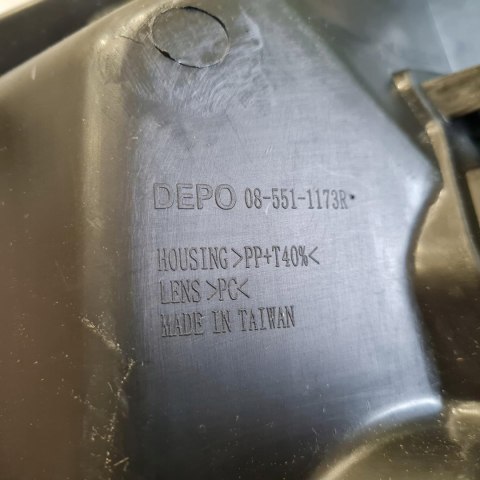 RENAULT TWINGO 08- LAMPA REFLEKTOR PRAWY DEPO 08-551-1173R RENAULT TWINGO 08- LAMPA REFLEKTOR PRAWY DEPO 08-551-1173R
