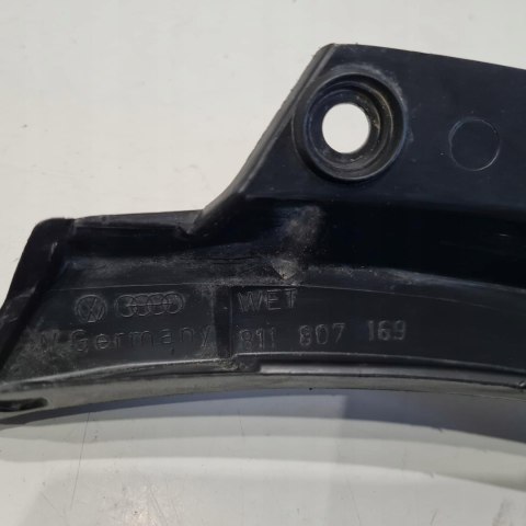 AUDI 90 COUPE OSŁONA ZDERZAKA LEWA 811807169 AUDI 90 COUPE OSŁONA ZDERZAKA LEWA 811807169