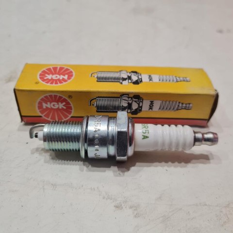 BMW 3 E30 5 E28 E34 6 E24 7 E32 ŚWIECA ZAPŁONOWA NGK ZGR5A BMW 3 E30 5 E28 E34 6 E24 7 E32 ŚWIECA ZAPŁONOWA NGK ZGR5A