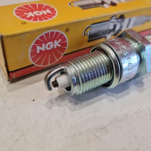BMW 3 E30 5 E28 E34 6 E24 7 E32 ŚWIECA ZAPŁONOWA NGK ZGR5A BMW 3 E30 5 E28 E34 6 E24 7 E32 ŚWIECA ZAPŁONOWA NGK ZGR5A