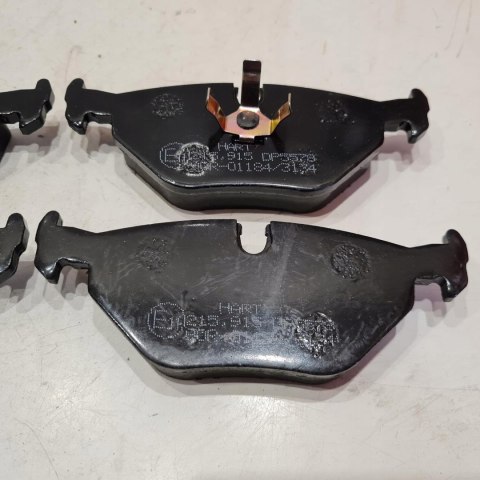 BMW 5 E34 7 E32 KLOCKI HAMULCOWE TYŁ TYLNE KPL HART 215915 BMW 5 E34 7 E32 KLOCKI HAMULCOWE TYŁ TYLNE KPL HART 215915