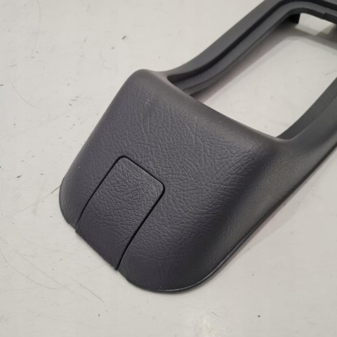 FIAT PUNTO 97-00 RAMKA OSŁONA OBUDOWA TUNELU ŚRODKOWEGO 182749962 FIAT PUNTO 97-00 RAMKA OSŁONA OBUDOWA TUNELU ŚRODKOWEGO 182749962