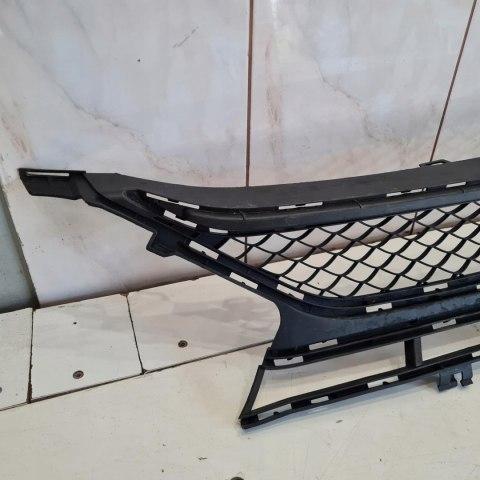 MERCEDES W212 63 AMG KRATKA ZDERZAKA ŚRODKOWA A2128850424