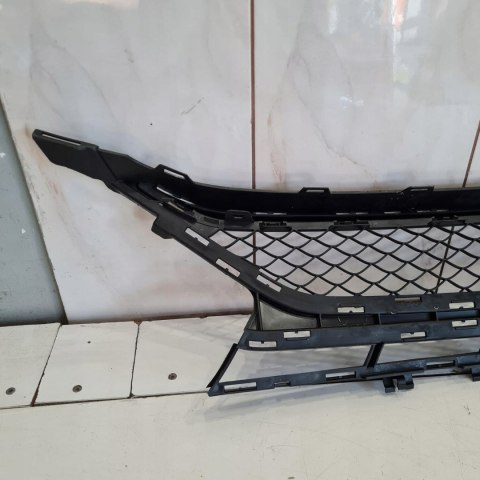 MERCEDES W212 63 AMG KRATKA ZDERZAKA ŚRODKOWA A2128850424