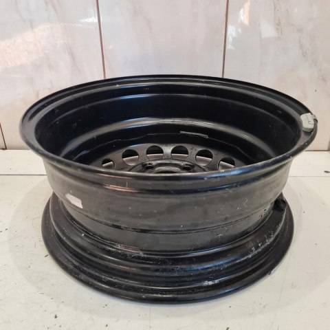 RENAULT FELGA STALOWA 15" 5X114.3 OE 403009749R RENAULT FELGA STALOWA 15" 5X114.3 OE 403009749R
