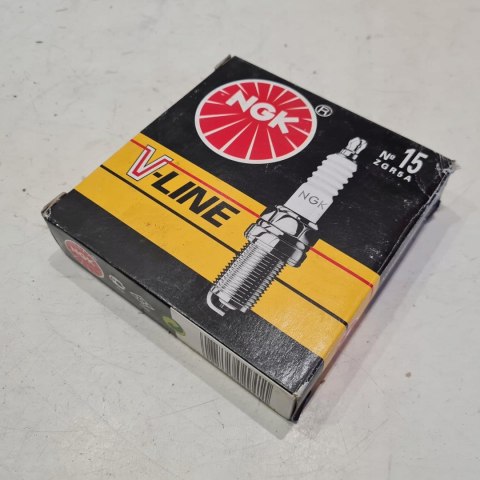 BMW 3 5 6 7 E30 E28 E24 E32 ŚWIECE ZAPŁONOWE KOMPLET 4SZT NGK ZGR5A BMW 3 5 6 7 E30 E28 E24 E32 ŚWIECE ZAPŁONOWE KOMPLET 4SZT NGK ZGR5A