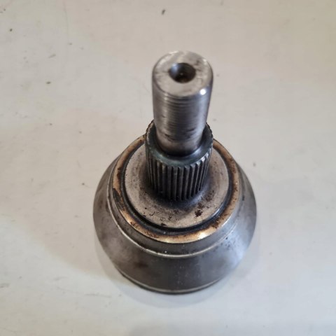 VOLKSWAGEN GOLF IV BORA 1.9 TDI PRZEGUB NAPĘDOWY KVW 519