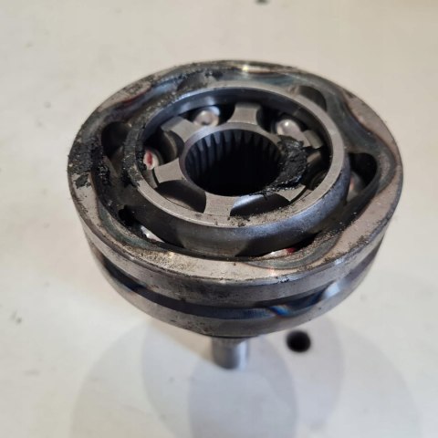 VOLKSWAGEN GOLF IV BORA 1.9 TDI PRZEGUB NAPĘDOWY KVW 519