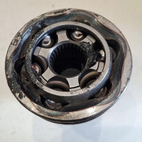 VOLKSWAGEN GOLF IV BORA 1.9 TDI PRZEGUB NAPĘDOWY KVW 519