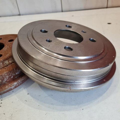 FIAT PANDA PUNTO TIPO BĘBNY HAMULCOWE KOMPLET QAP 05605 FIAT PANDA PUNTO TIPO BĘBNY HAMULCOWE KOMPLET QAP 05605
