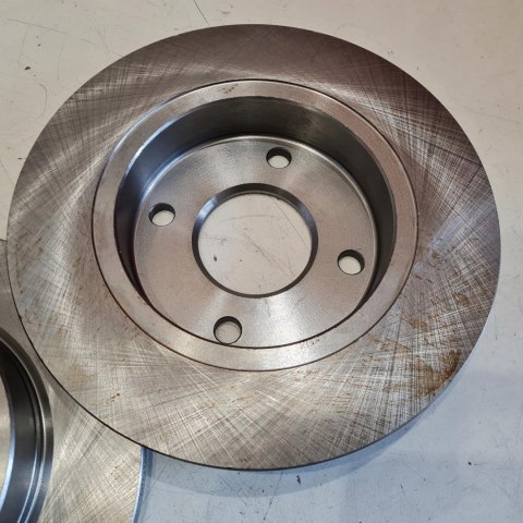 FORD FIESTA IV KA MAZDA 121 TARCZE HAMULCOWE KOMPLET F1531P FORD FIESTA IV KA MAZDA 121 TARCZE HAMULCOWE KOMPLET F1531P
