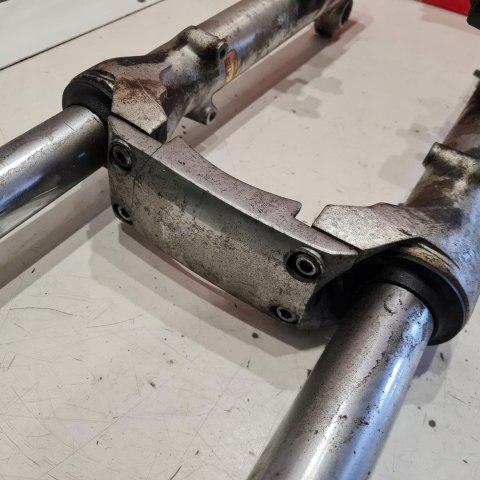 HONDA VF 700 750 LAGI ZAWIESZENIE PRZÓD PÓŁKA DOLNA SZTYCA KPL