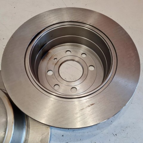 OPEL VECTRA B TARCZE HAMULCOWE KOMPLET PILENGA 5760