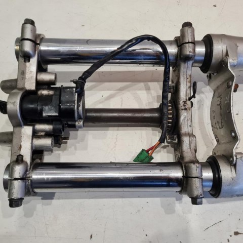 SUZUKI GSF 400 BANDIT LAGI ZAWIESZENIE PRZÓD PÓŁKA GÓRNA DOLNA KPL SUZUKI GSF 400 BANDIT LAGI ZAWIESZENIE PRZÓD PÓŁKA GÓRNA DOLNA KPL