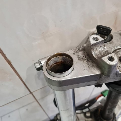SUZUKI GSF 400 BANDIT LAGI ZAWIESZENIE PRZÓD PÓŁKA GÓRNA DOLNA KPL SUZUKI GSF 400 BANDIT LAGI ZAWIESZENIE PRZÓD PÓŁKA GÓRNA DOLNA KPL