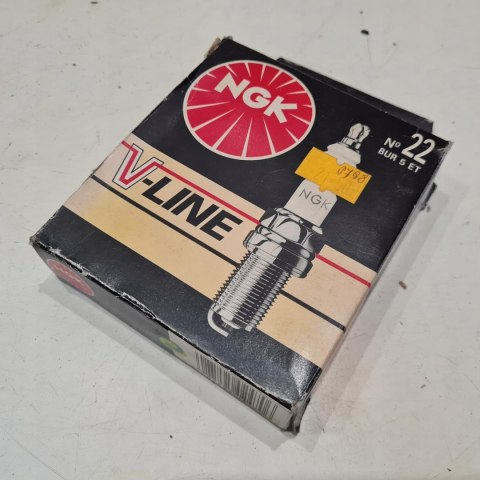 VOLKSWAGEN GOLF III VENTO 1.4 1.8 ŚWIECE ZAPŁONOWE KPL 4SZT NGK BUR5ET