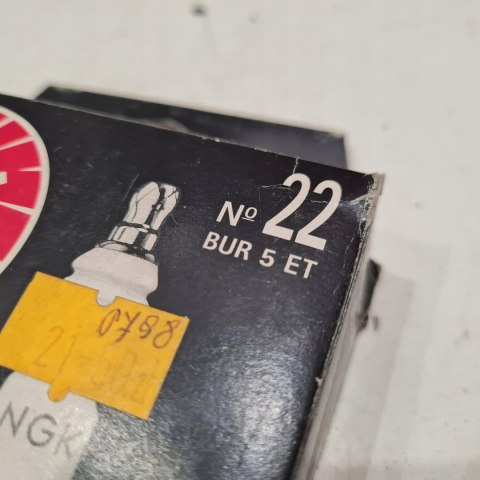 VOLKSWAGEN GOLF III VENTO 1.4 1.8 ŚWIECE ZAPŁONOWE KPL 4SZT NGK BUR5ET