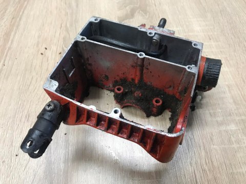 ZENOAH G380 KARTER OBUDOWA SILNIKA KORPUS ZENOAH G380 KARTER OBUDOWA SILNIKA KORPUS
