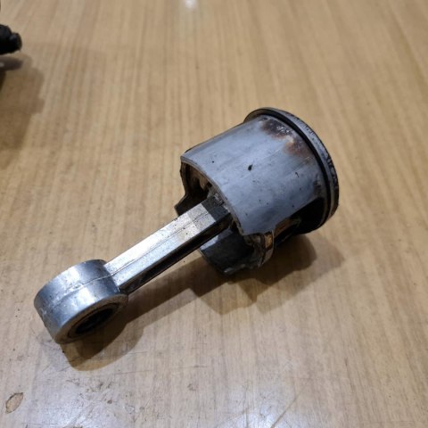 MCCULLOCH MD 320 AV CYLINDER TŁOK ORYGINAŁ KOMPLET MCCULLOCH MD 320 AV CYLINDER TŁOK ORYGINAŁ KOMPLET